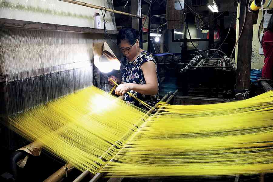 Vải gấm là gì? Ưu, nhược điểm và ứng dụng chất liệu gấm | Đất Xuyên Việt