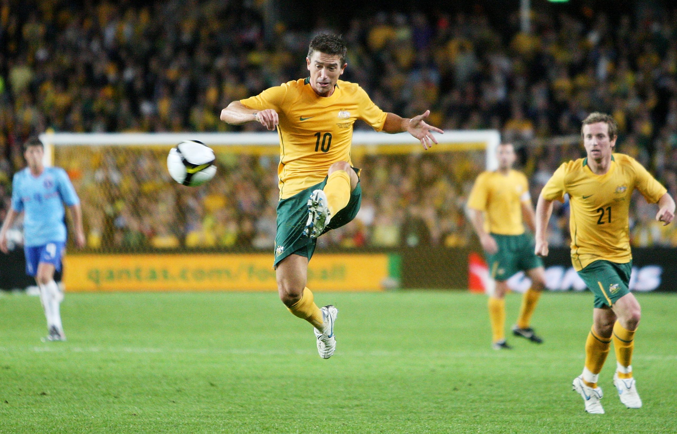 Giá trị ròng của Harry Kewell - Wiki, Tuổi, Cân nặng và Chiều cao, Các mối quan hệ, Gia đình, v.v. - LuxLux