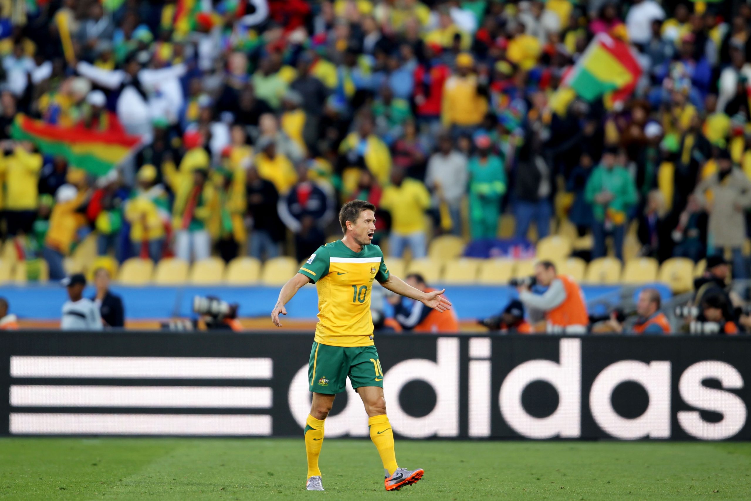 Giá trị tài sản ròng của Harry Kewell - Wiki, Tuổi, Cân nặng và Chiều cao, Các mối quan hệ, Gia đình, v.v. - LuxLux